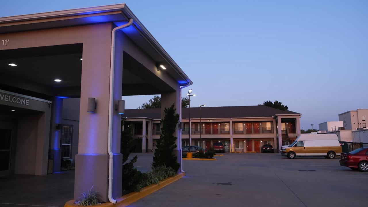  | Catoosa Inn & Suites
