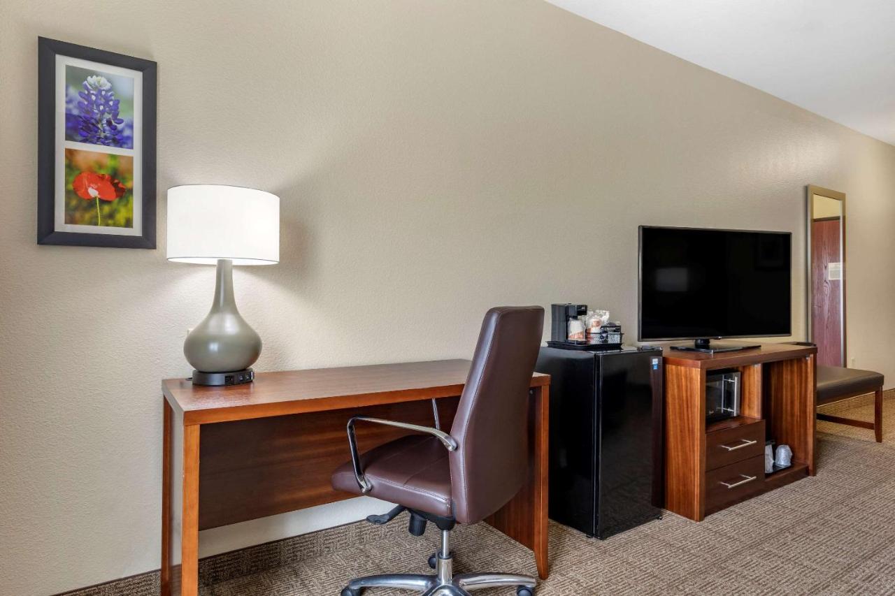 King Room - Non-Smoking at Comfort Inn & Suites Paris