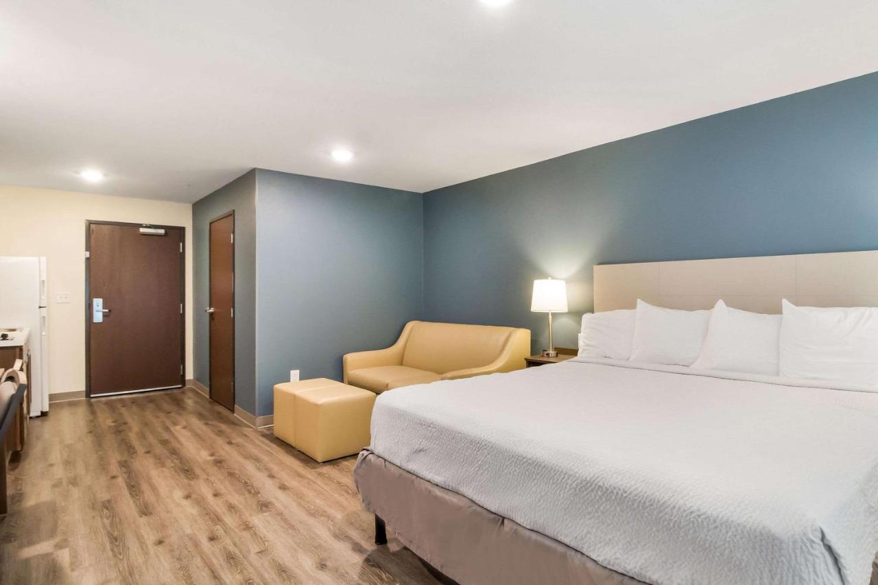 King Room - Accessible/Non-Smoking at WoodSpring Suites Lake Jackson