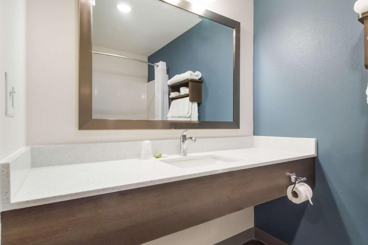 King Room - Accessible/Non-Smoking at WoodSpring Suites Lake Jackson
