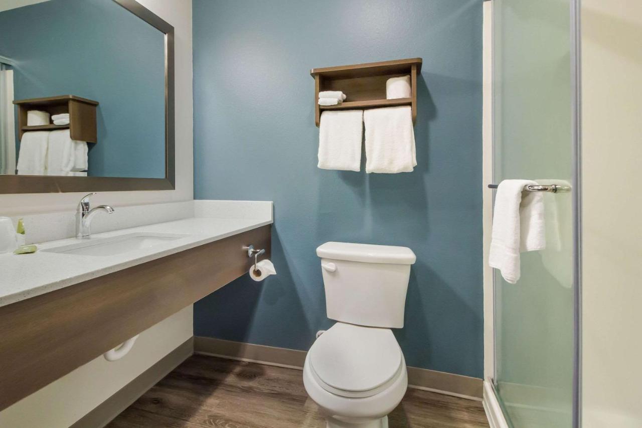Queen Room - Accessible/Non-Smoking at WoodSpring Suites Lake Jackson