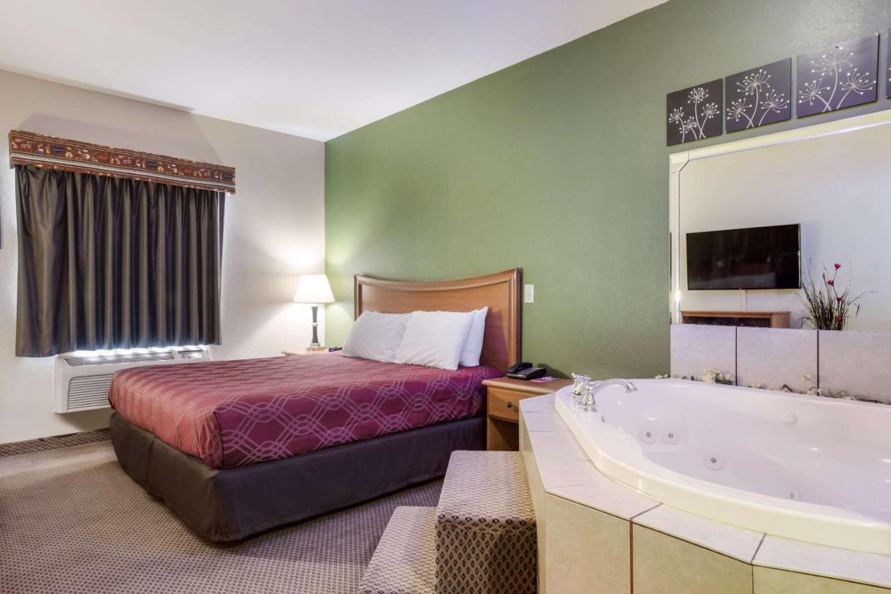 | Econo Lodge Inn & Suites Rockmart