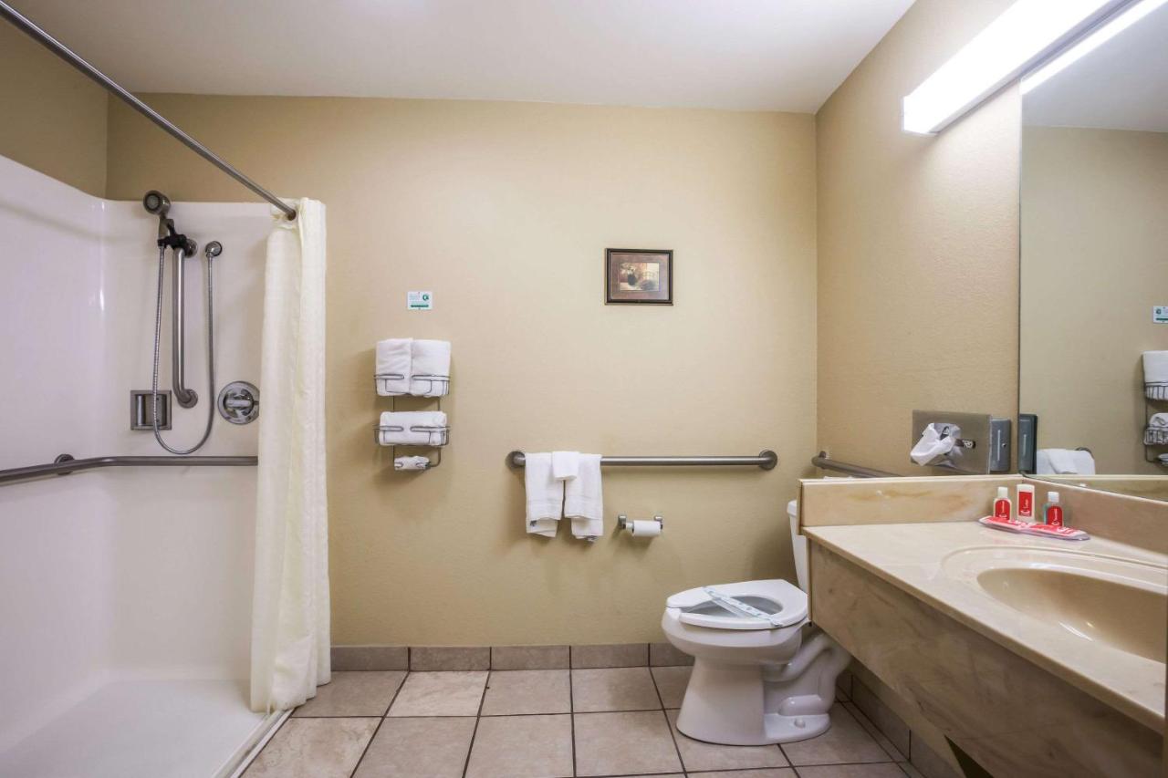 | Econo Lodge Inn & Suites Rockmart