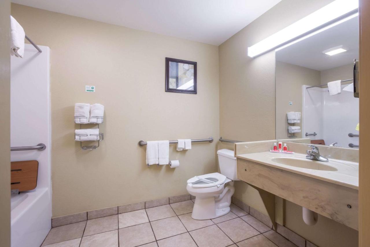 | Econo Lodge Inn & Suites Rockmart