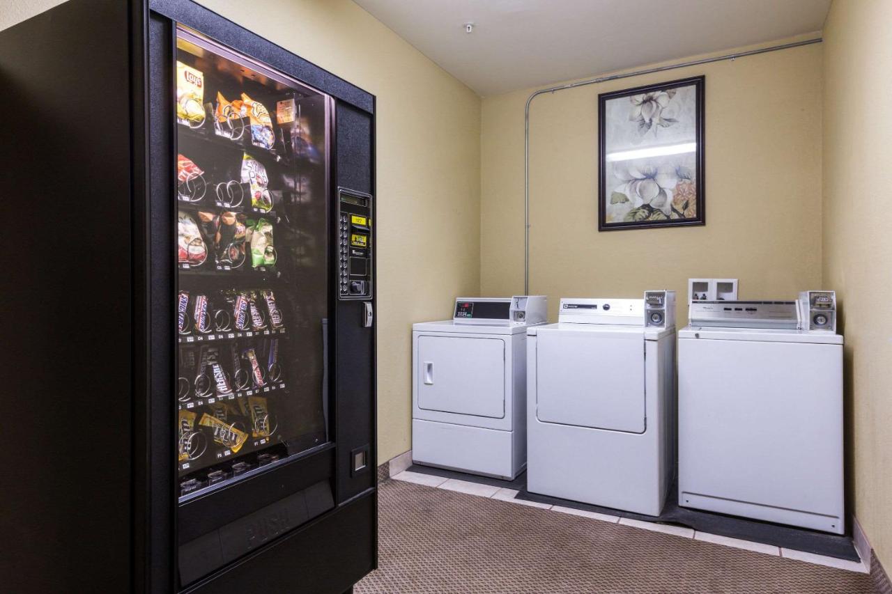 | Econo Lodge Inn & Suites Rockmart