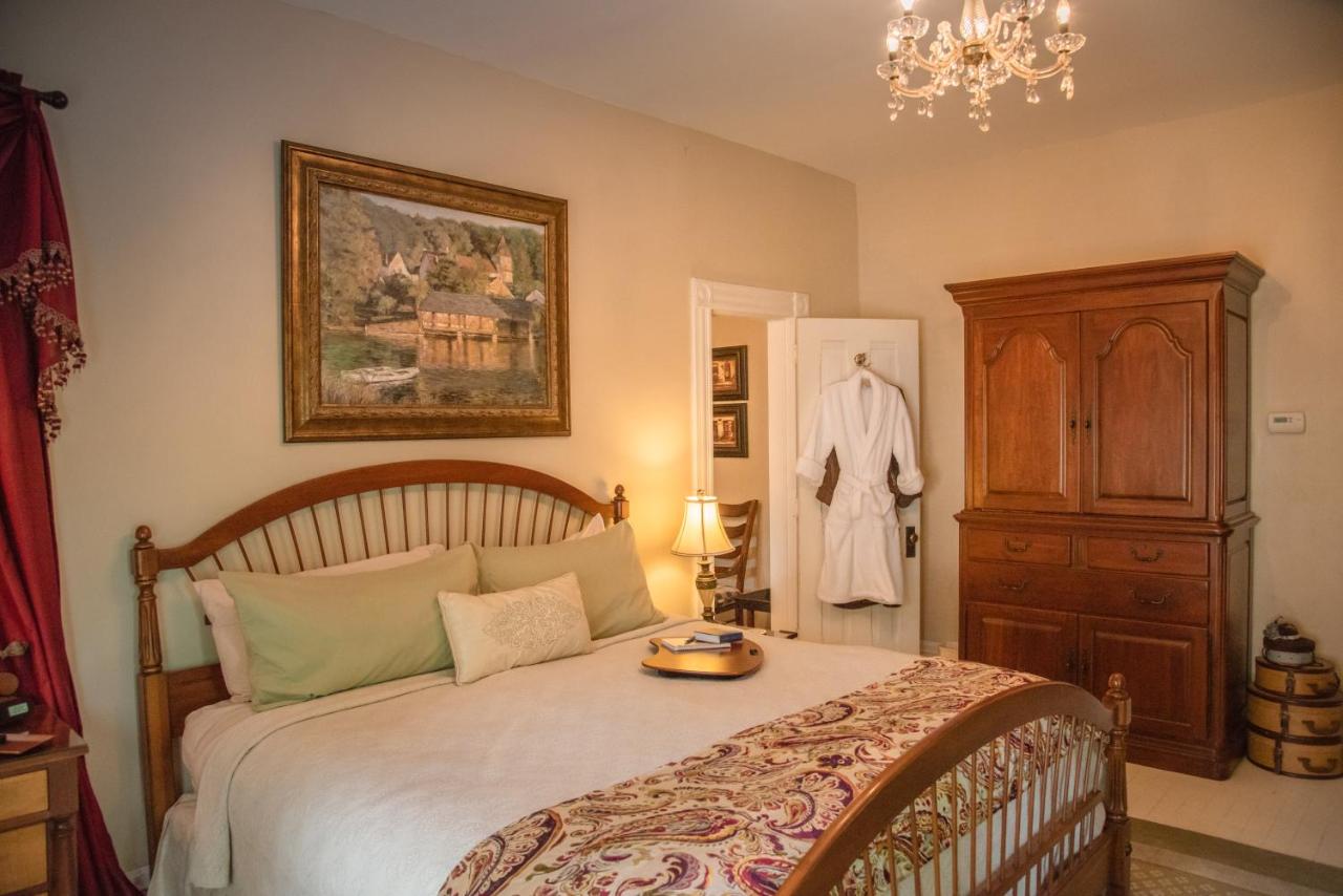 | Blessings on State Bed & Breakfast