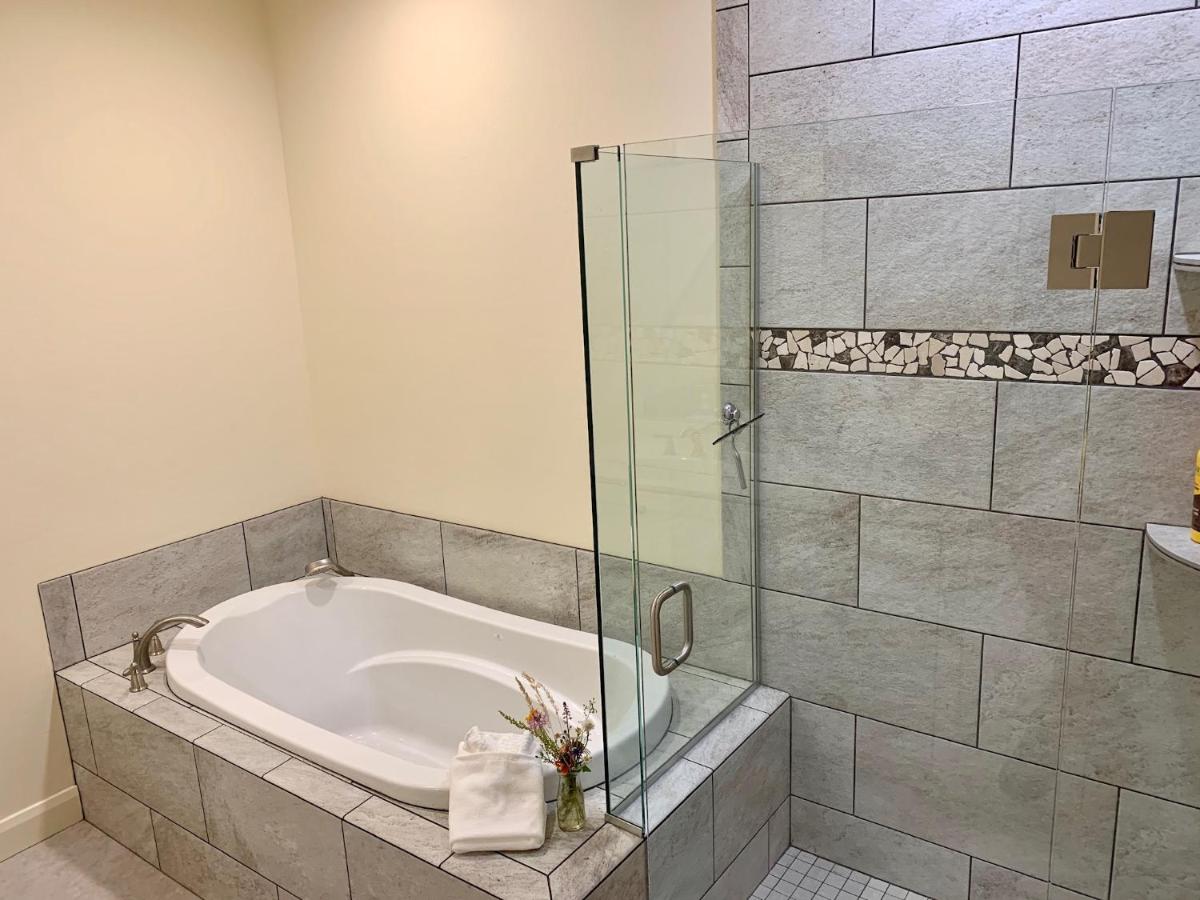 | Annie's Place Bed & Breakfast