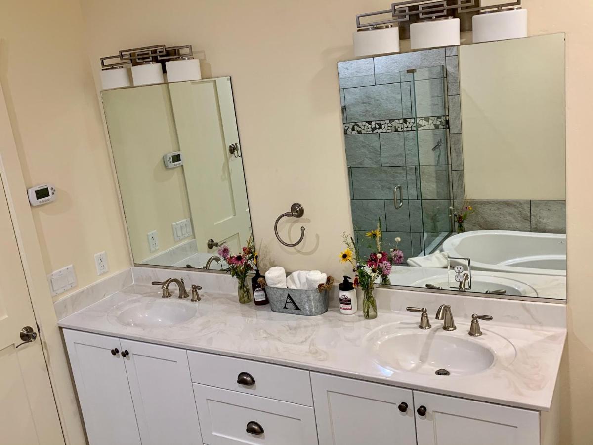 | Annie's Place Bed & Breakfast