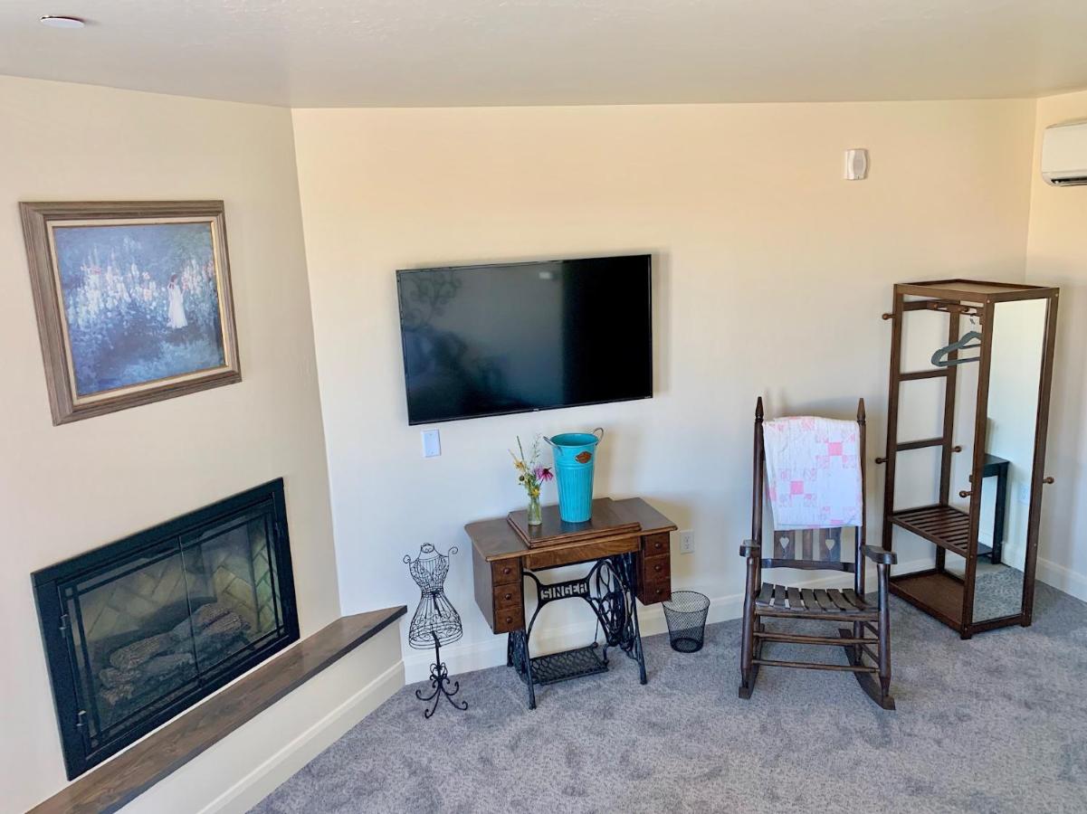 | Annie's Place Bed & Breakfast