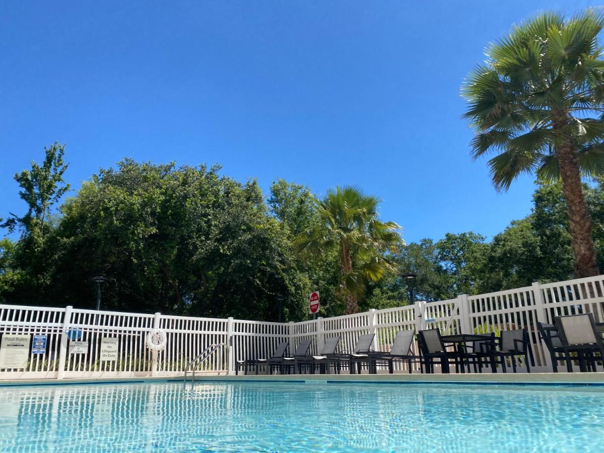 | Holiday Inn Express Hotel & Suites Plant City, an IHG Hotel