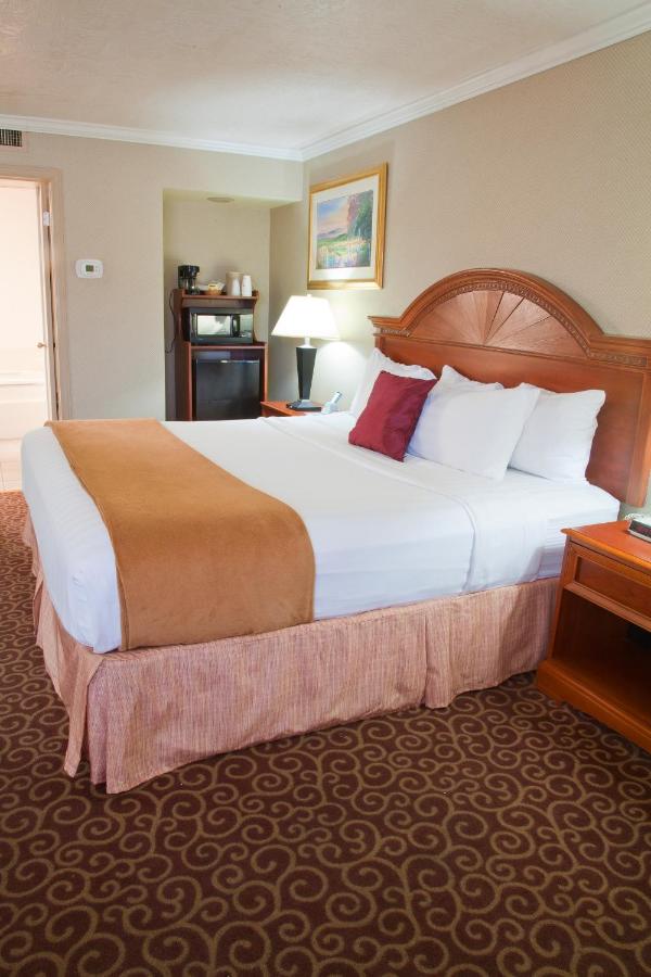 | Red Arrow Inn & Suites