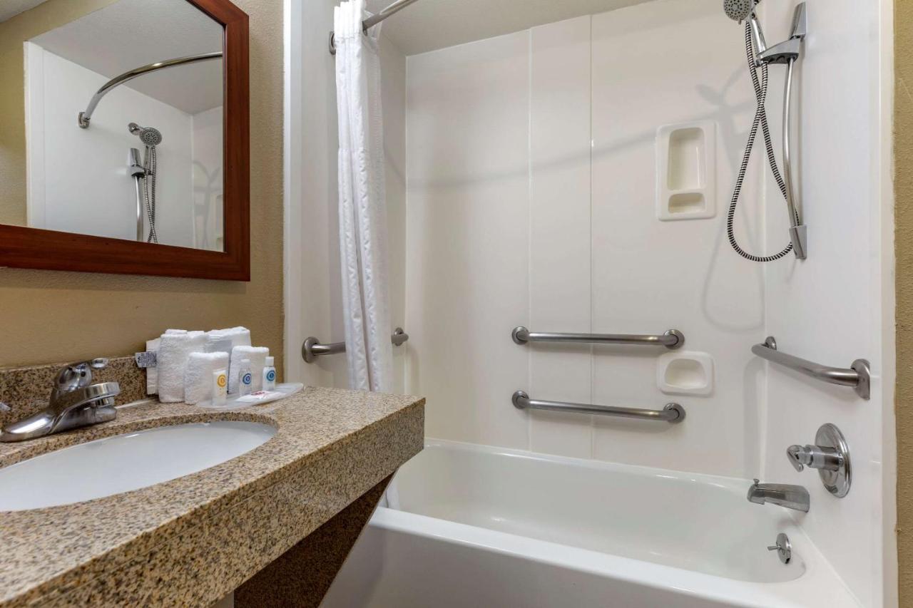 King Suite - Disability Access/Non-Smoking at Comfort Suites Waco Near University Area