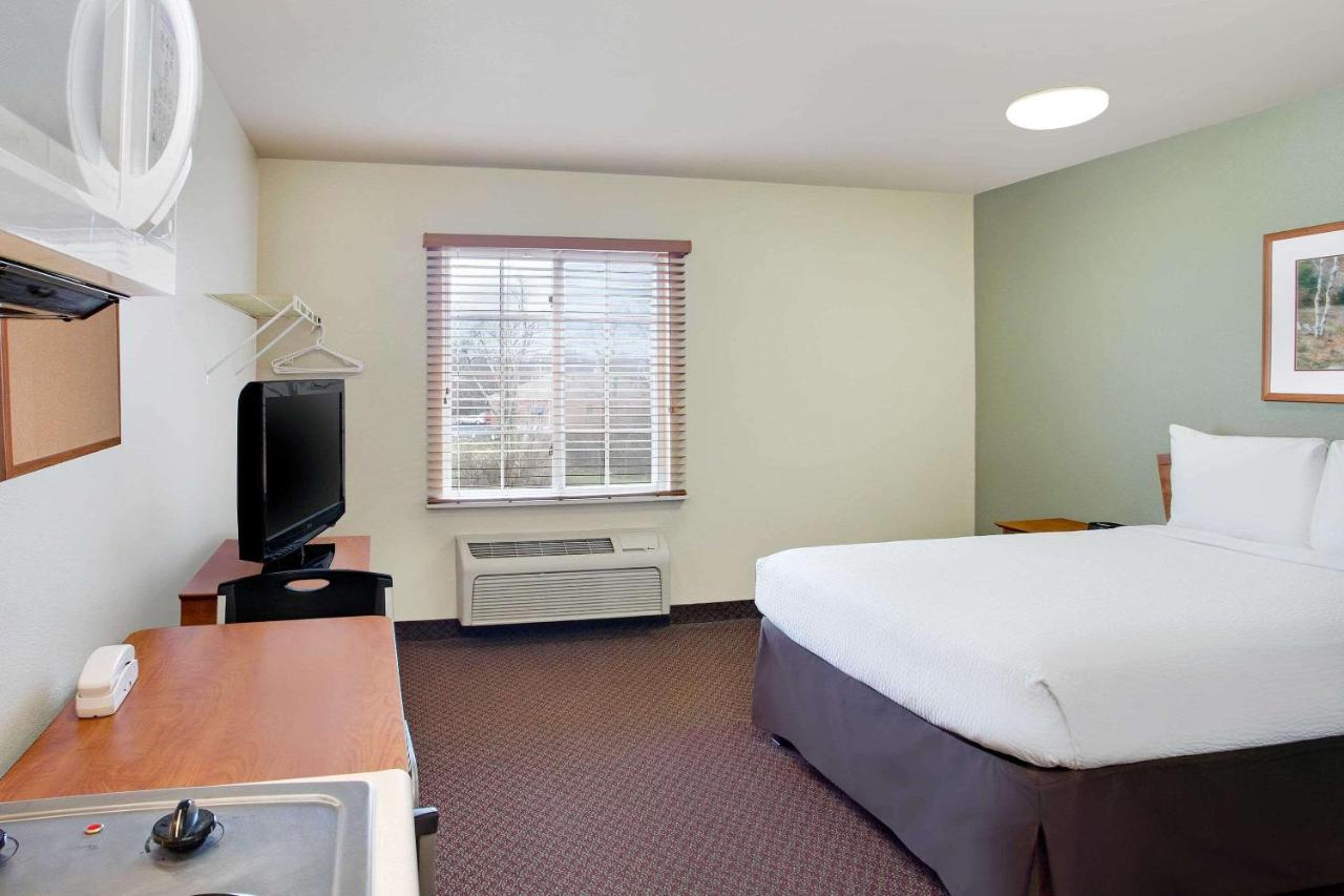 Queen Suite - Non-Smoking at WoodSpring Suites Cincinnati Fairfield