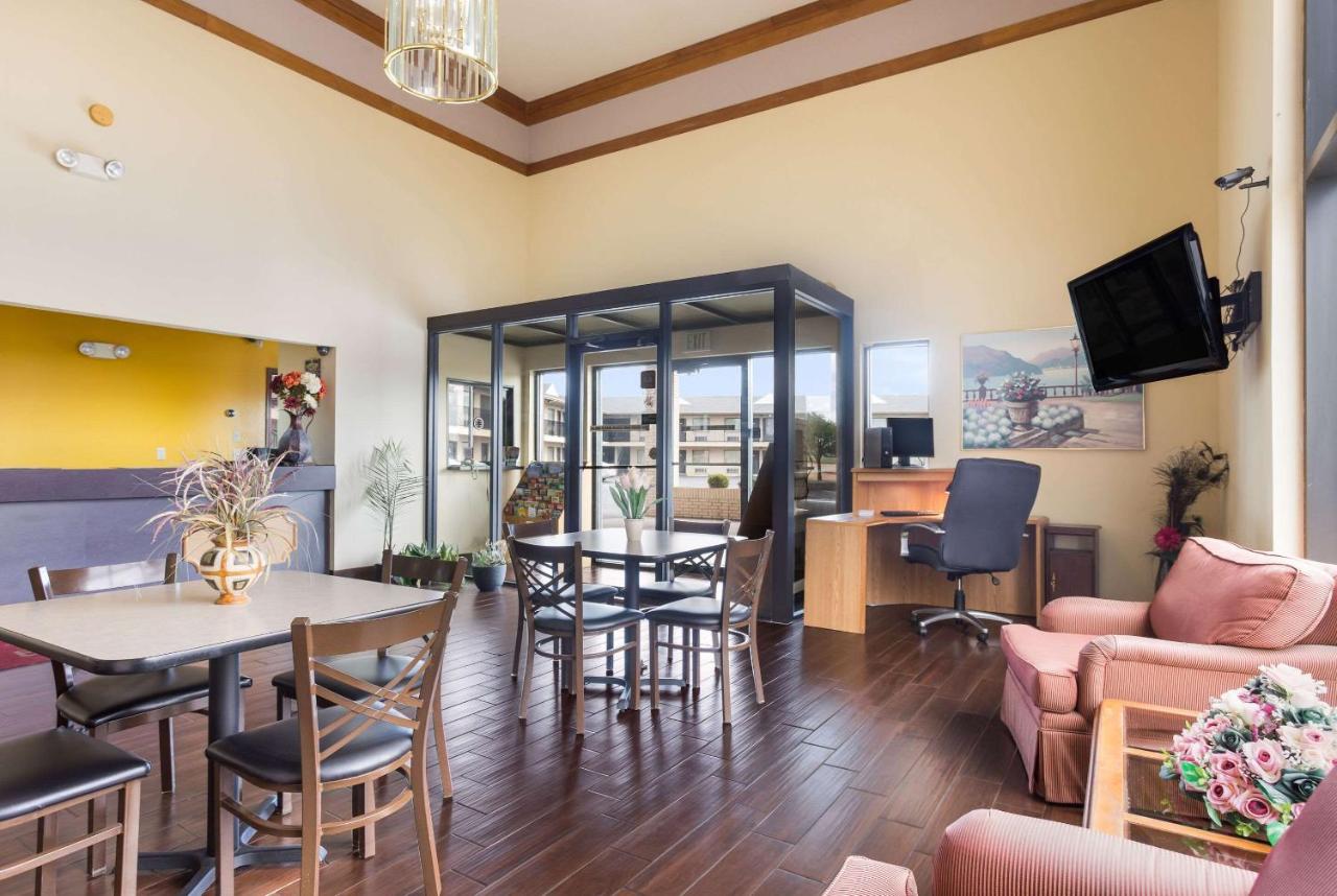 | Econo Lodge Saint Robert