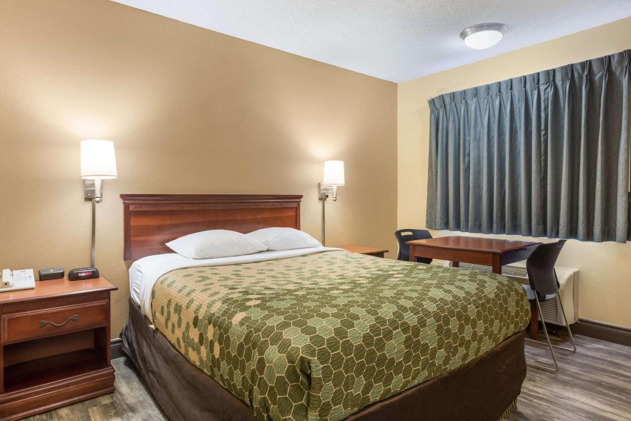 | Econo Lodge Saint Robert