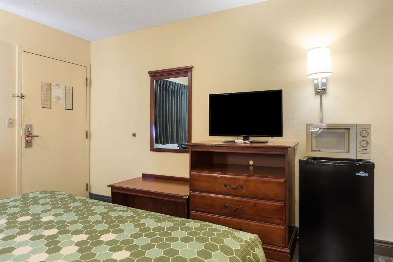 | Econo Lodge Saint Robert