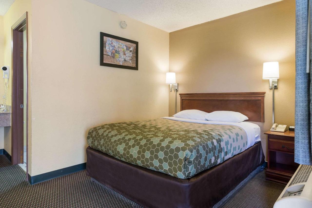 | Econo Lodge Saint Robert