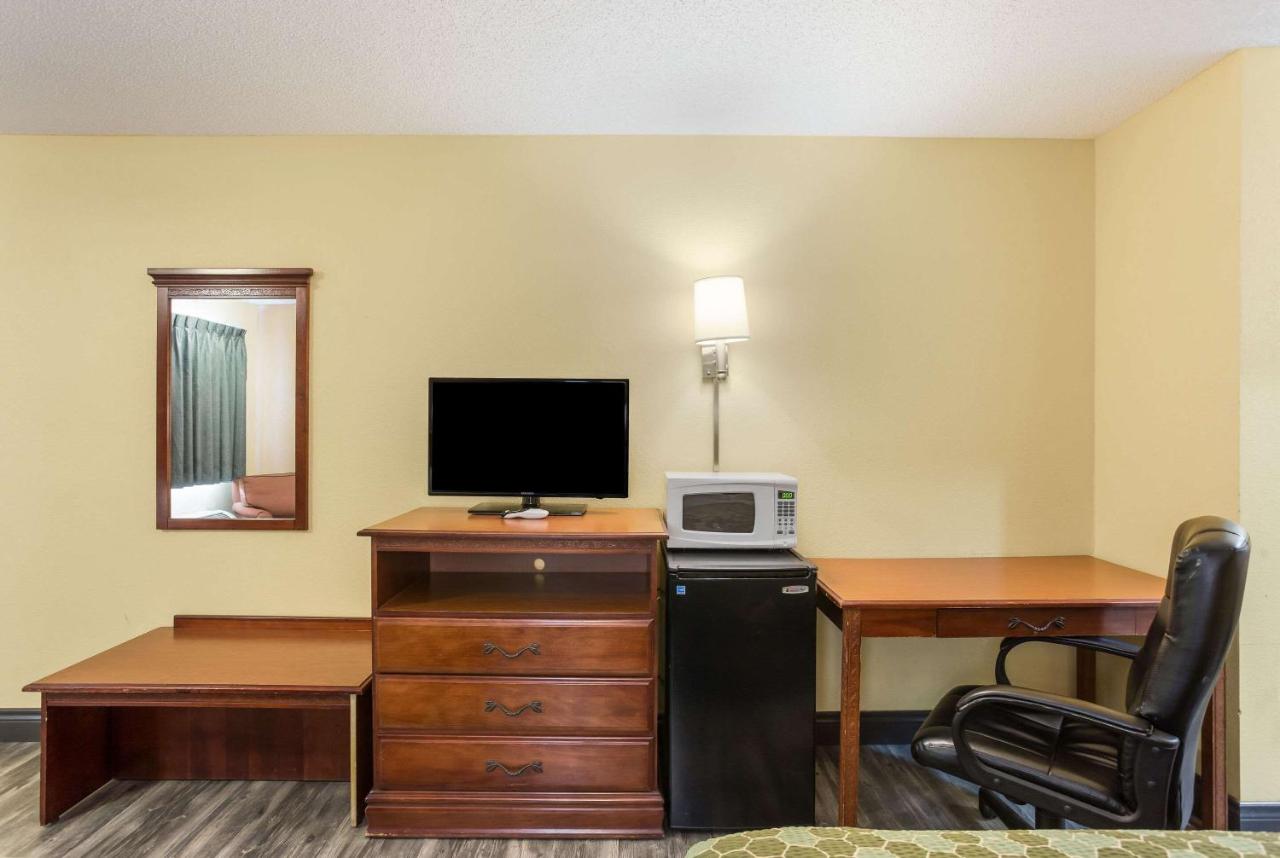 | Econo Lodge Saint Robert