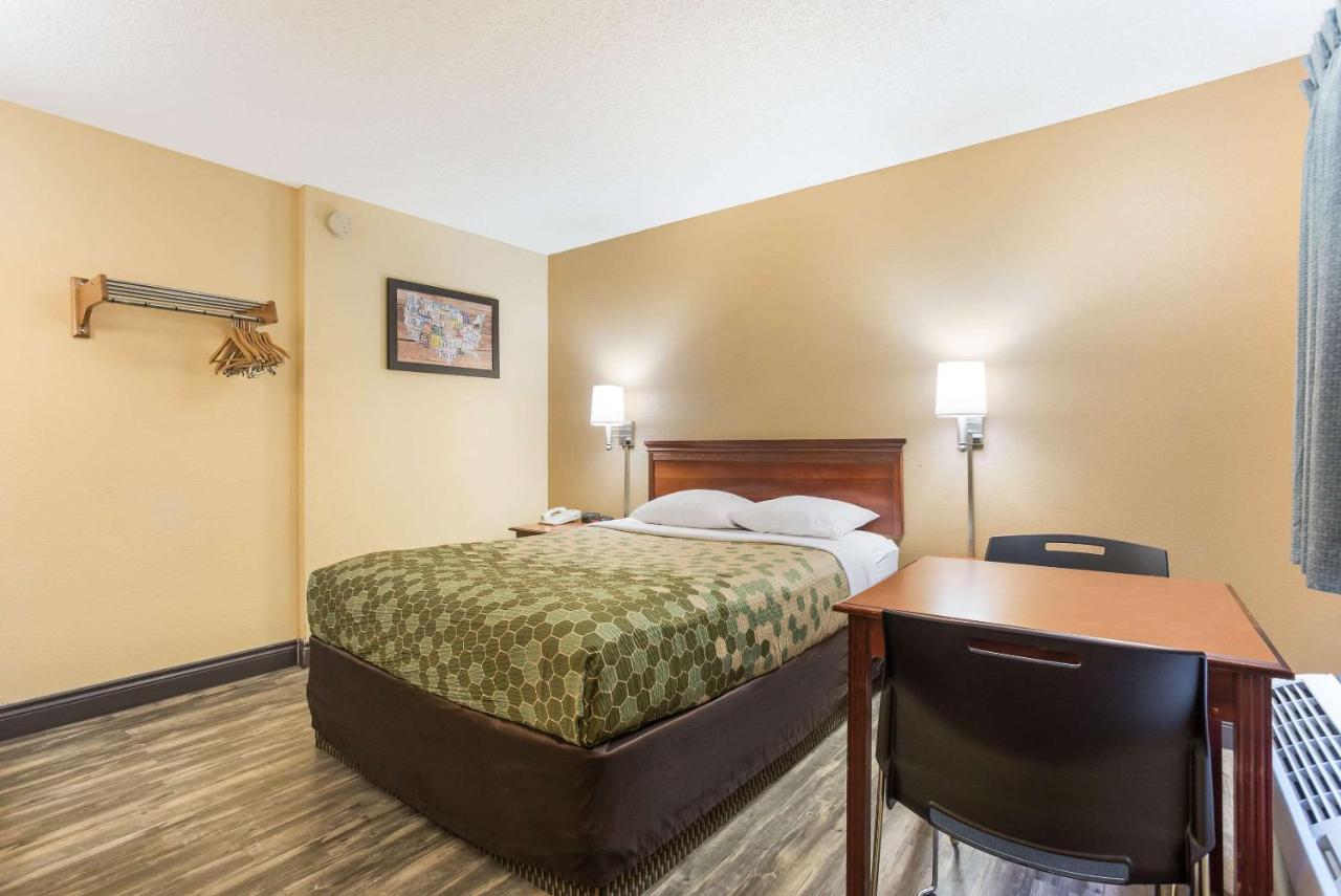 | Econo Lodge Saint Robert