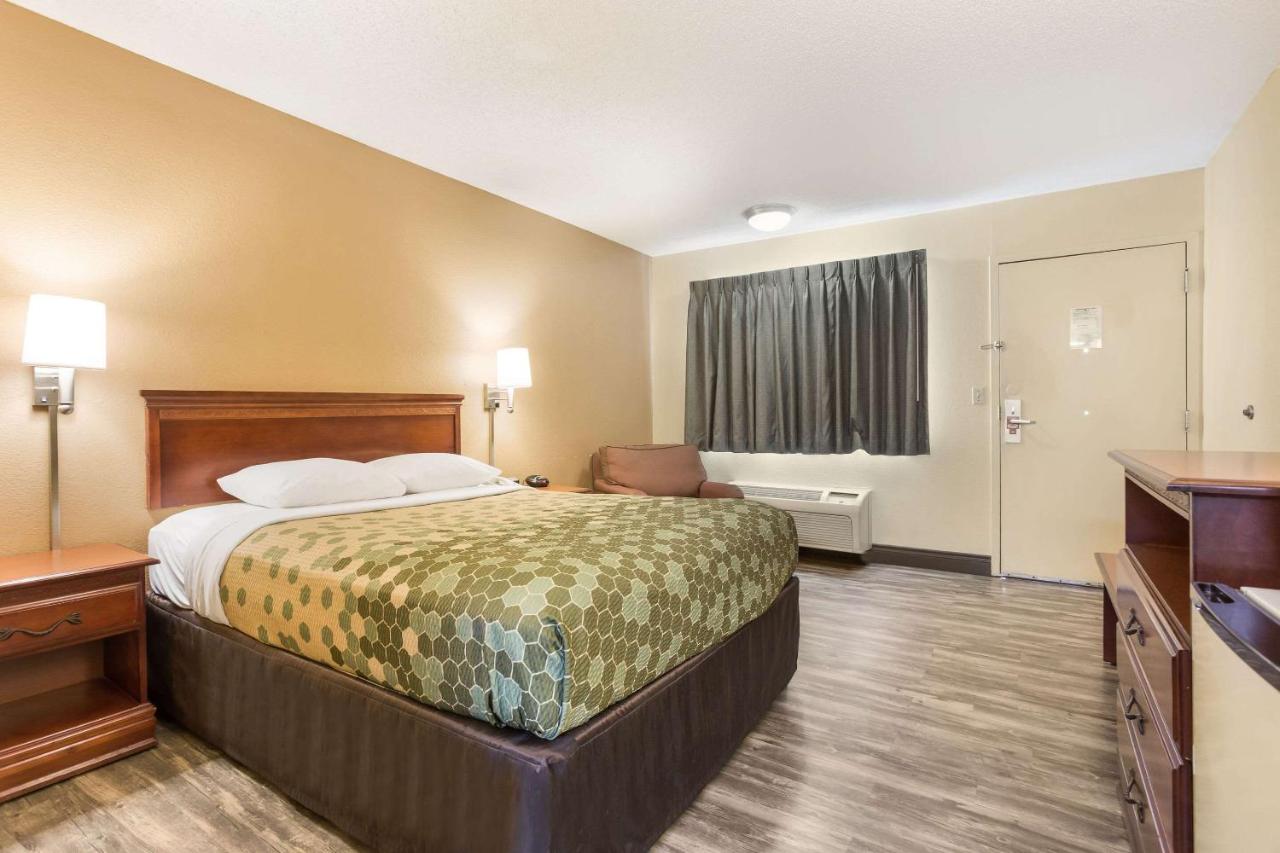 | Econo Lodge Saint Robert
