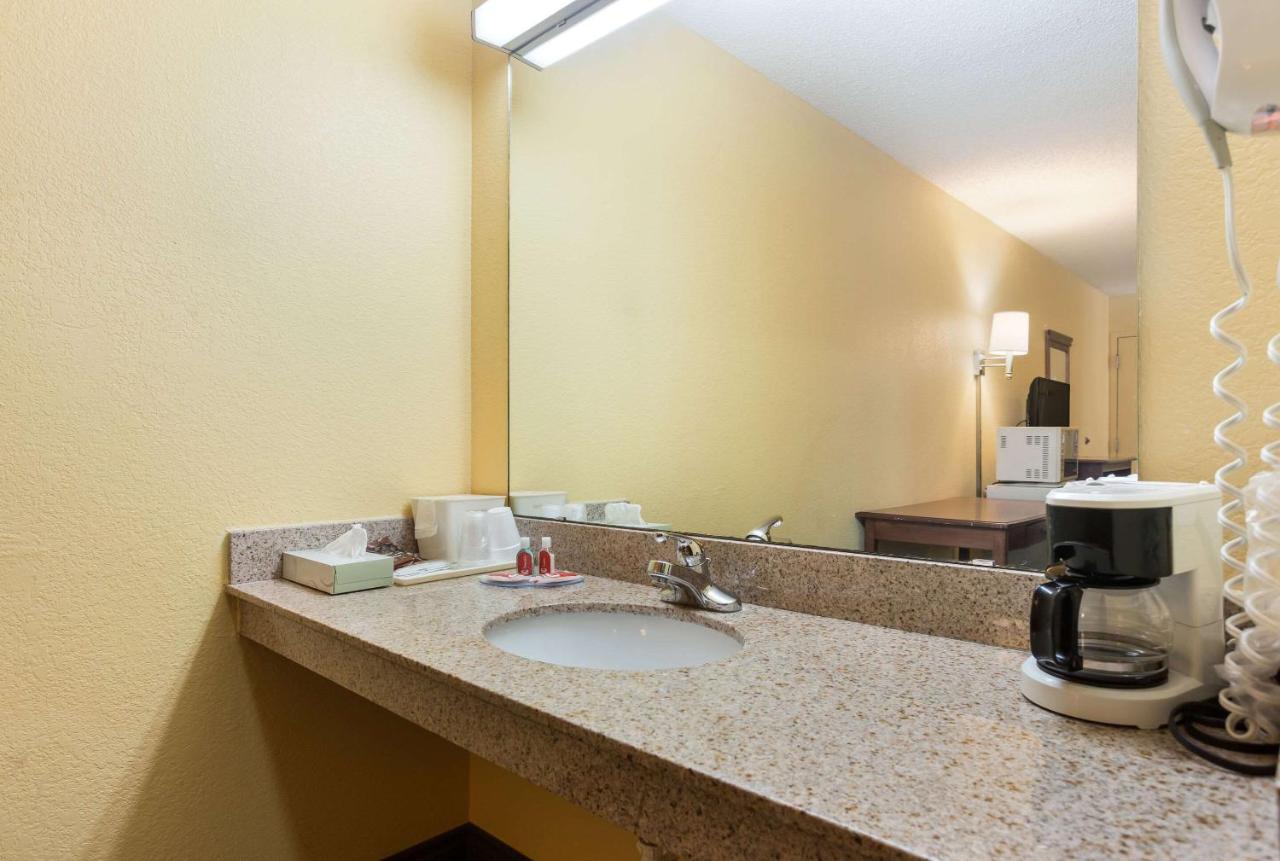| Econo Lodge Saint Robert