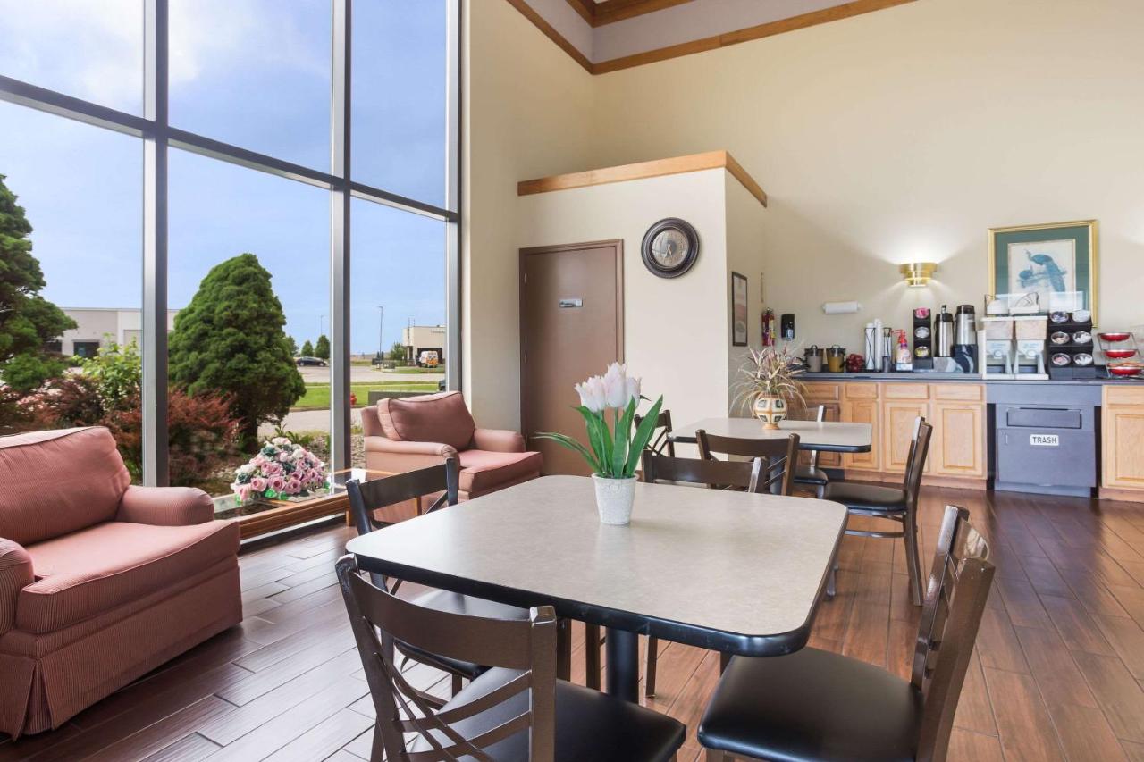 | Econo Lodge Saint Robert