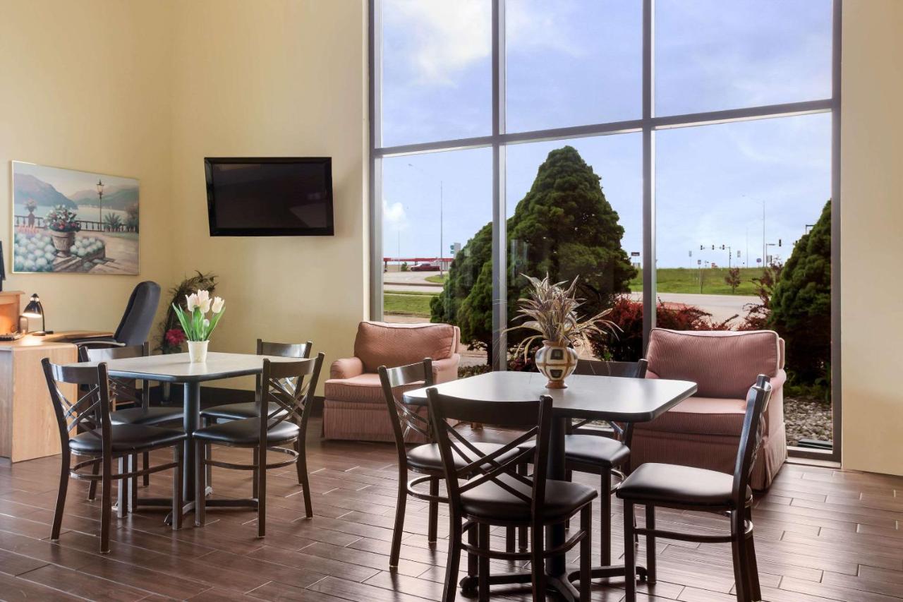 | Econo Lodge Saint Robert