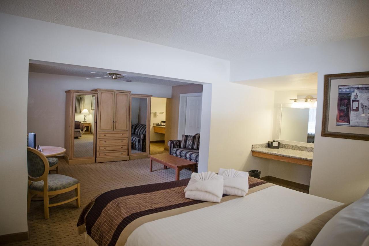 | Twin Peaks Lodge & Hot Springs