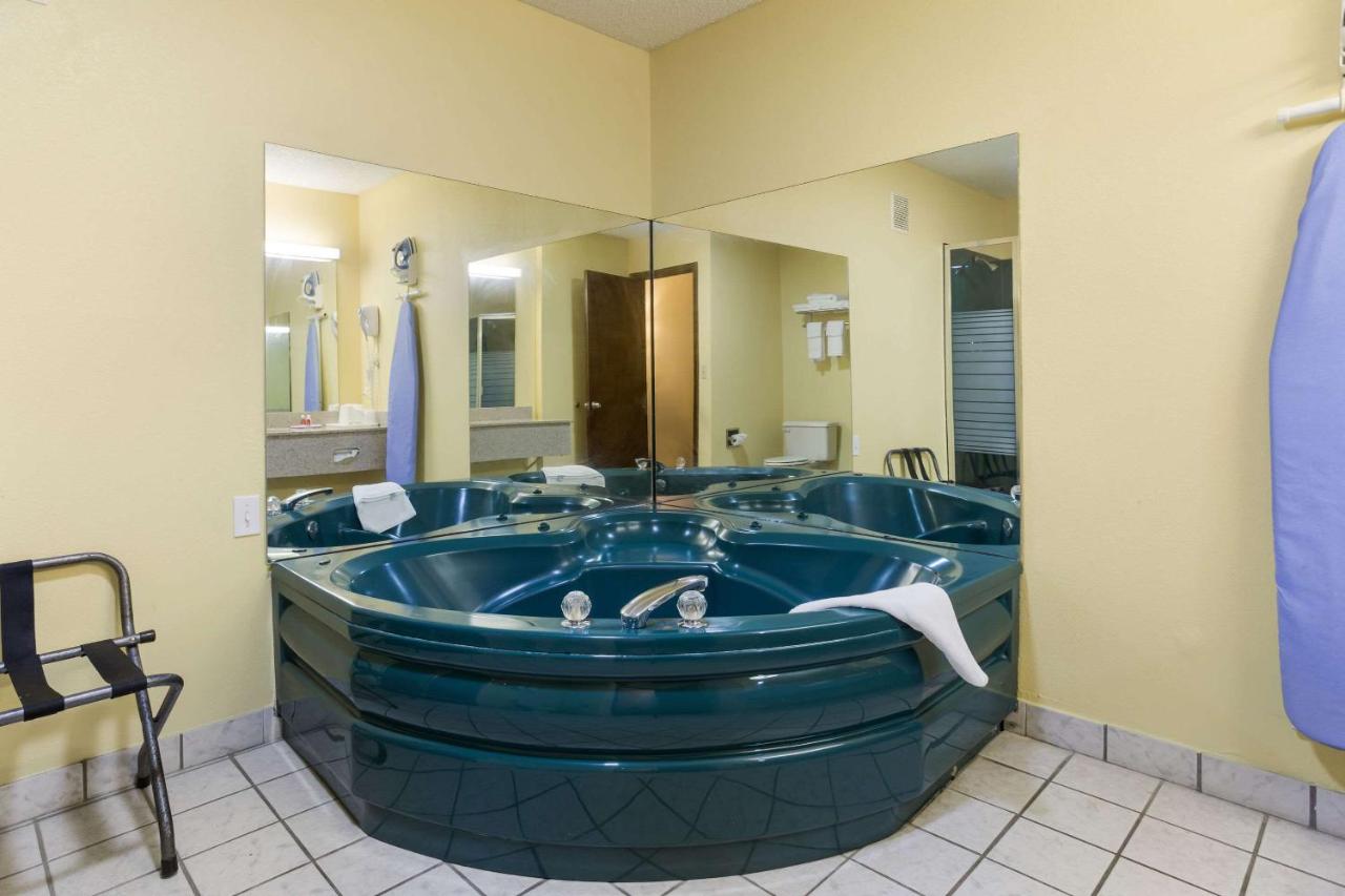 | Econo Lodge Saint Robert