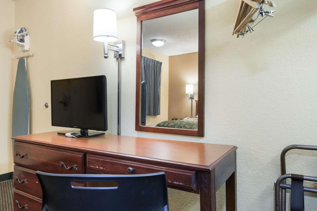 | Econo Lodge Saint Robert
