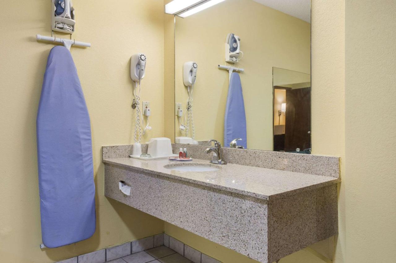 | Econo Lodge Saint Robert