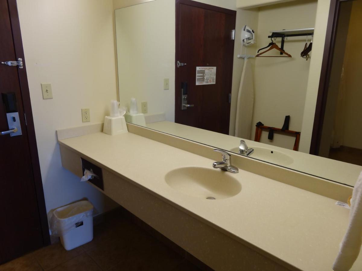 | Fairgrounds Inn