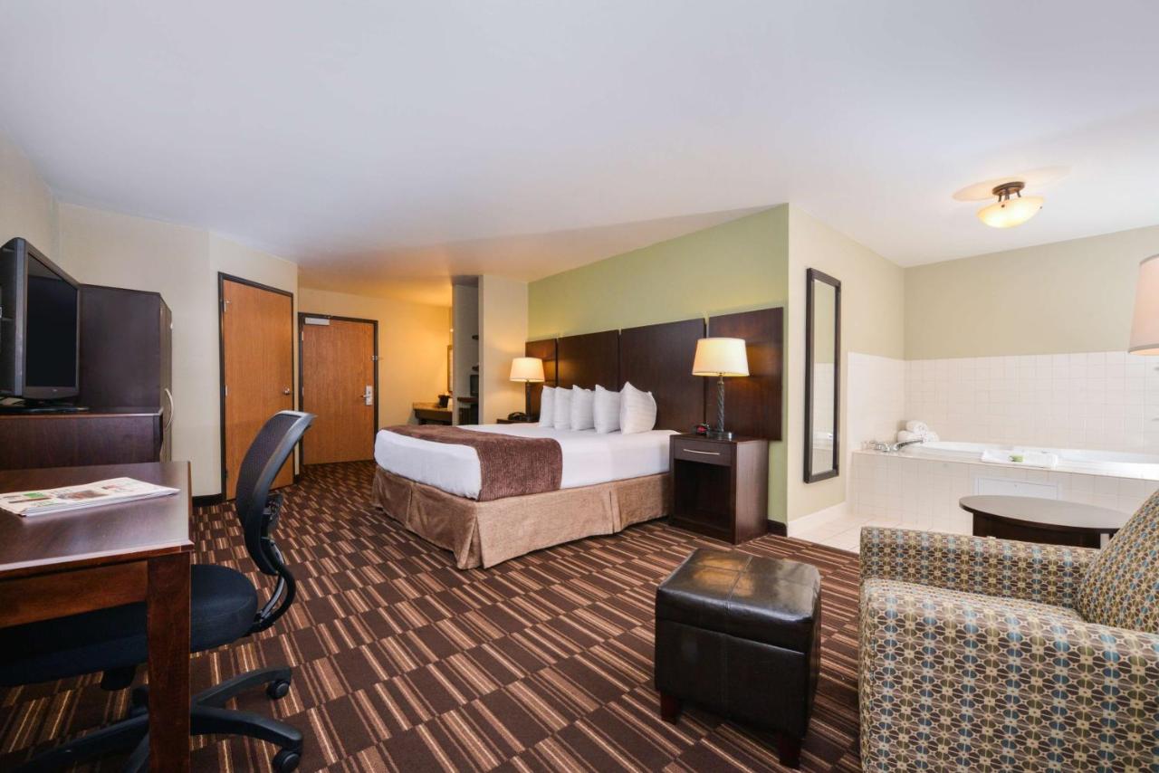 Deluxe King Room with Spa Bath at Best Western Sundowner