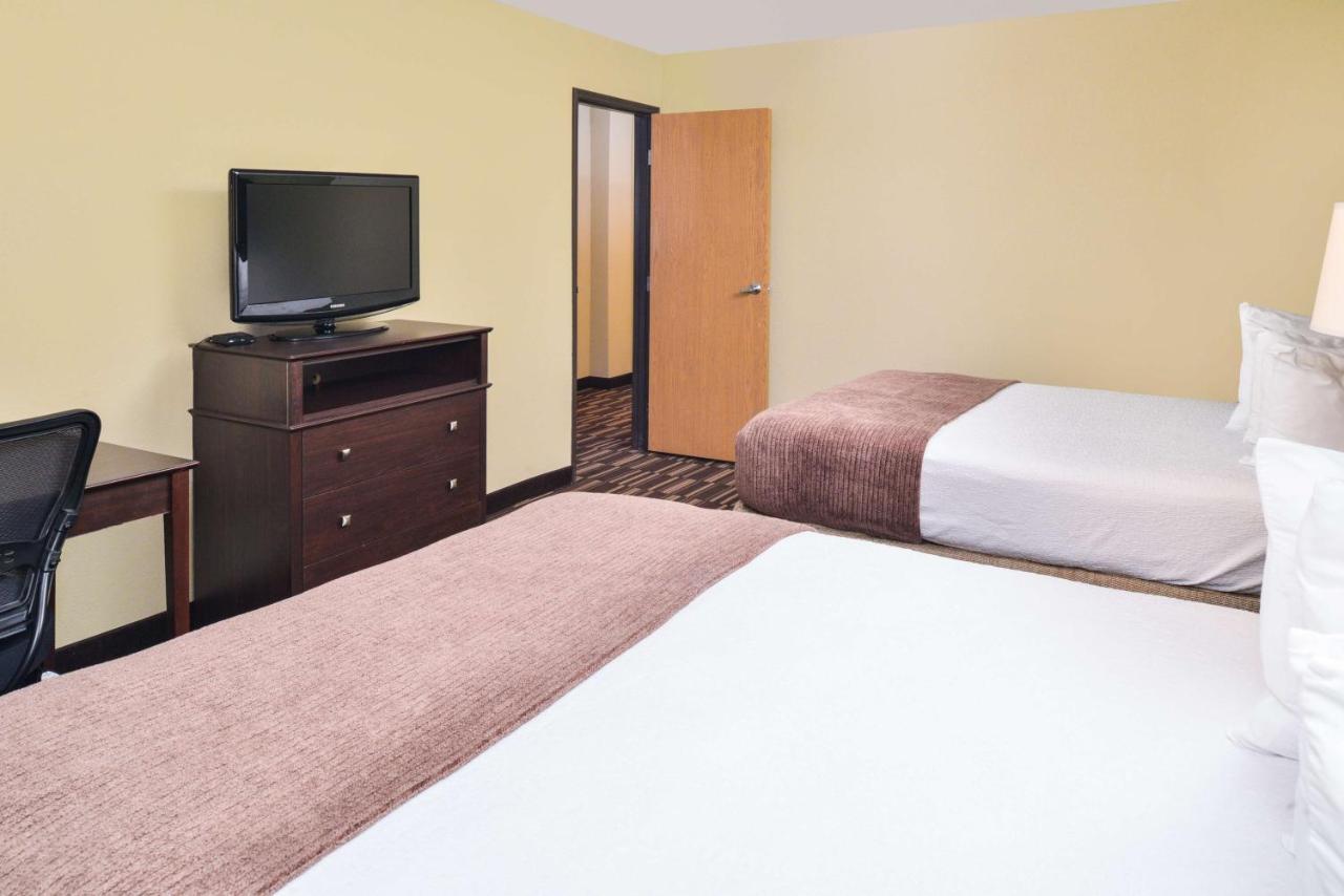 Deluxe Queen Room with Sofa at Best Western Sundowner