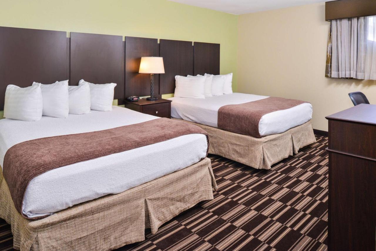 Deluxe Queen Room with Sofa at Best Western Sundowner