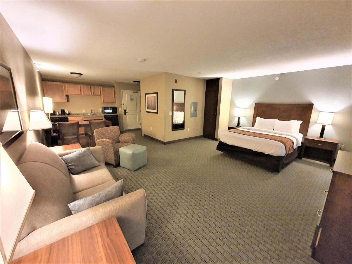 Queen Studio at AmeriVu Inn and Suites - Chisago City