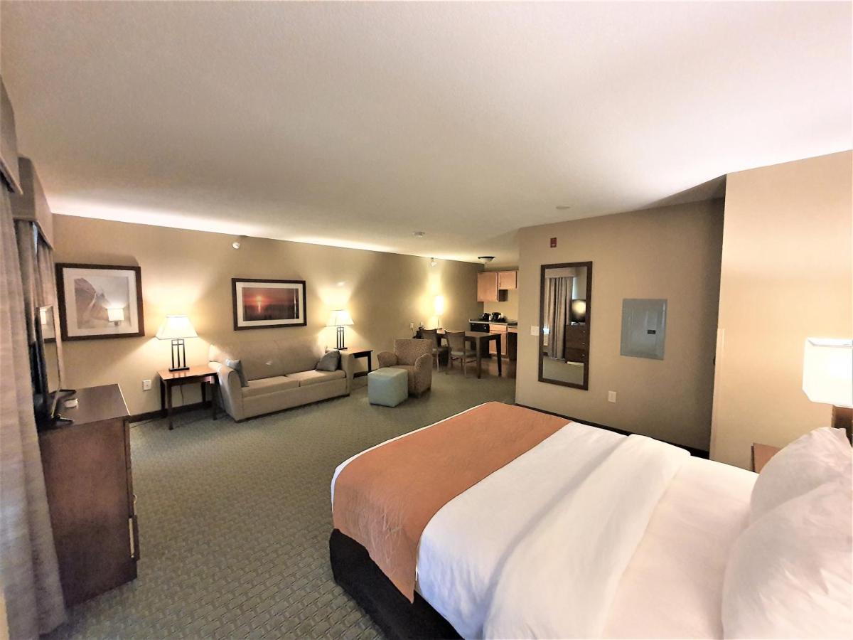 Queen Studio at AmeriVu Inn and Suites - Chisago City
