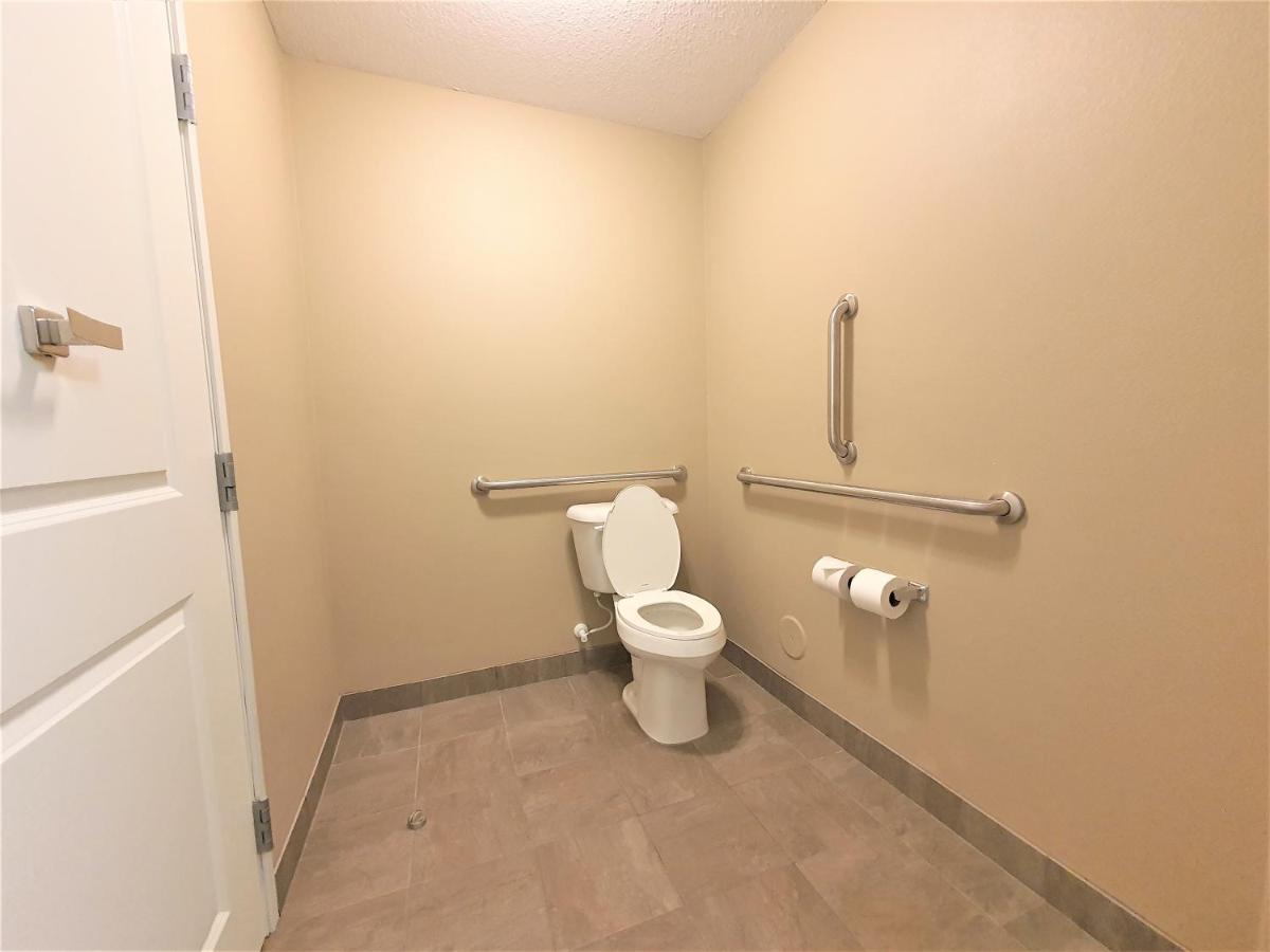 Queen Studio at AmeriVu Inn and Suites - Chisago City