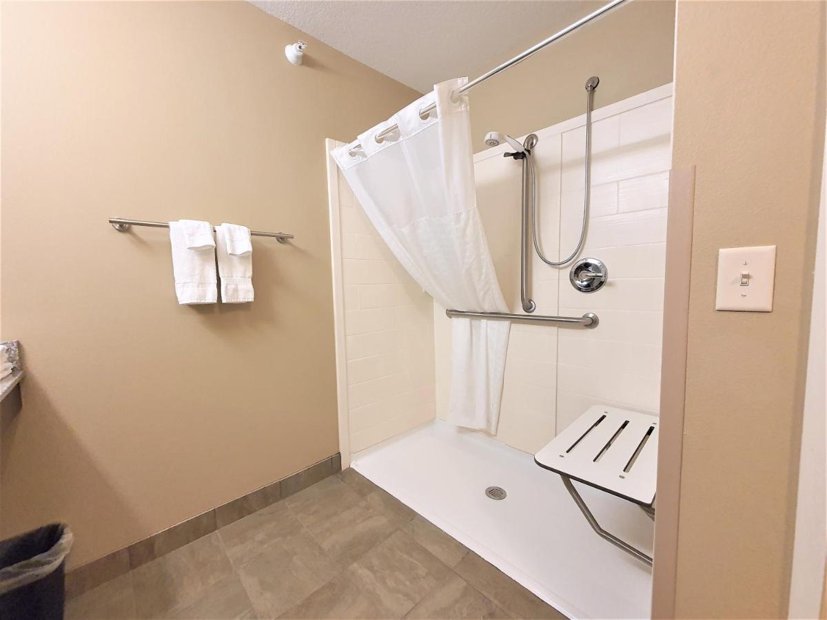Queen Studio at AmeriVu Inn and Suites - Chisago City