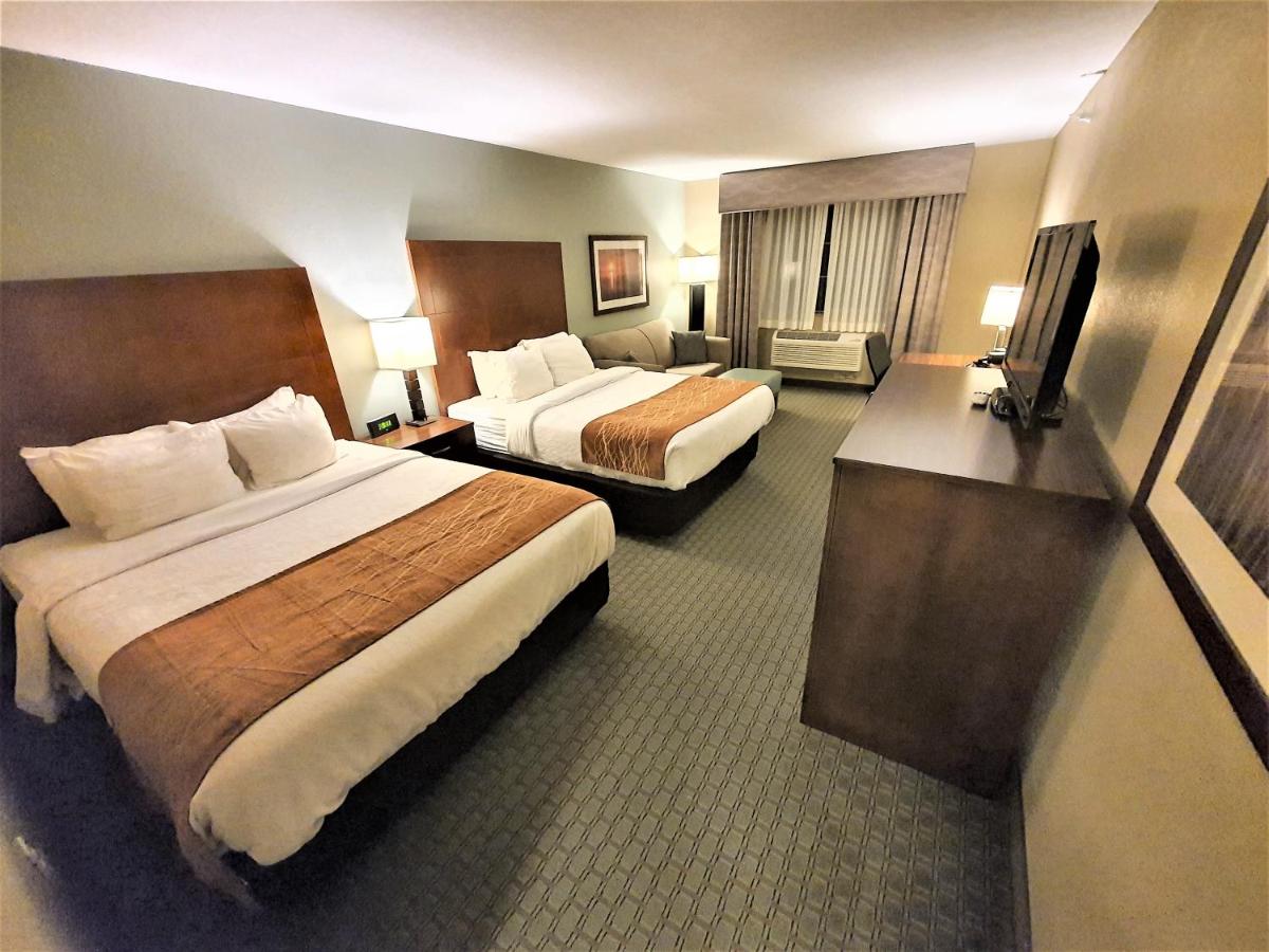 Family Room with Bath at AmeriVu Inn and Suites - Chisago City