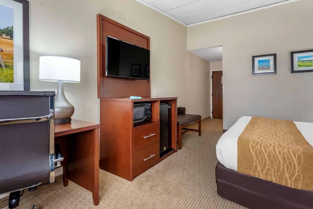 | Comfort Inn Lancaster County North