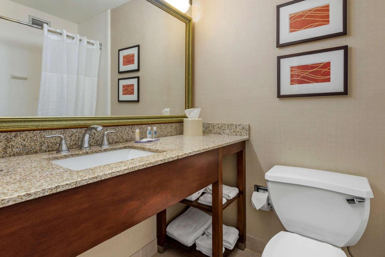 | Comfort Inn Lancaster County North