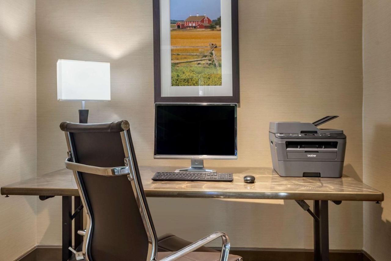 | Comfort Inn Lancaster County North