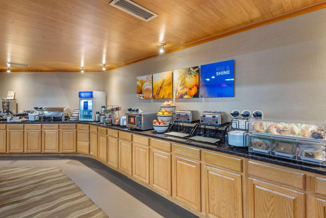| Comfort Inn Lancaster County North