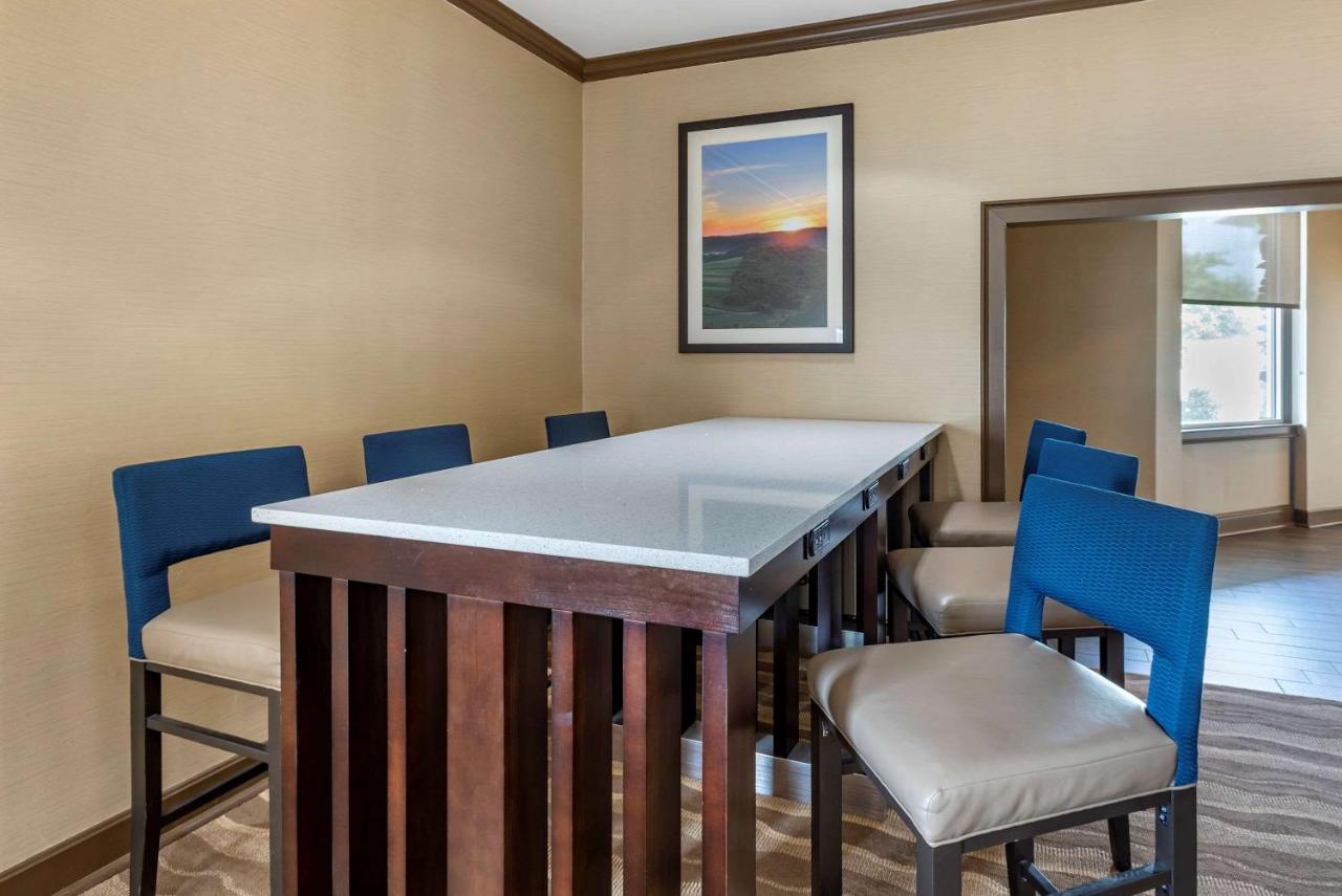  | Comfort Inn Lancaster County North