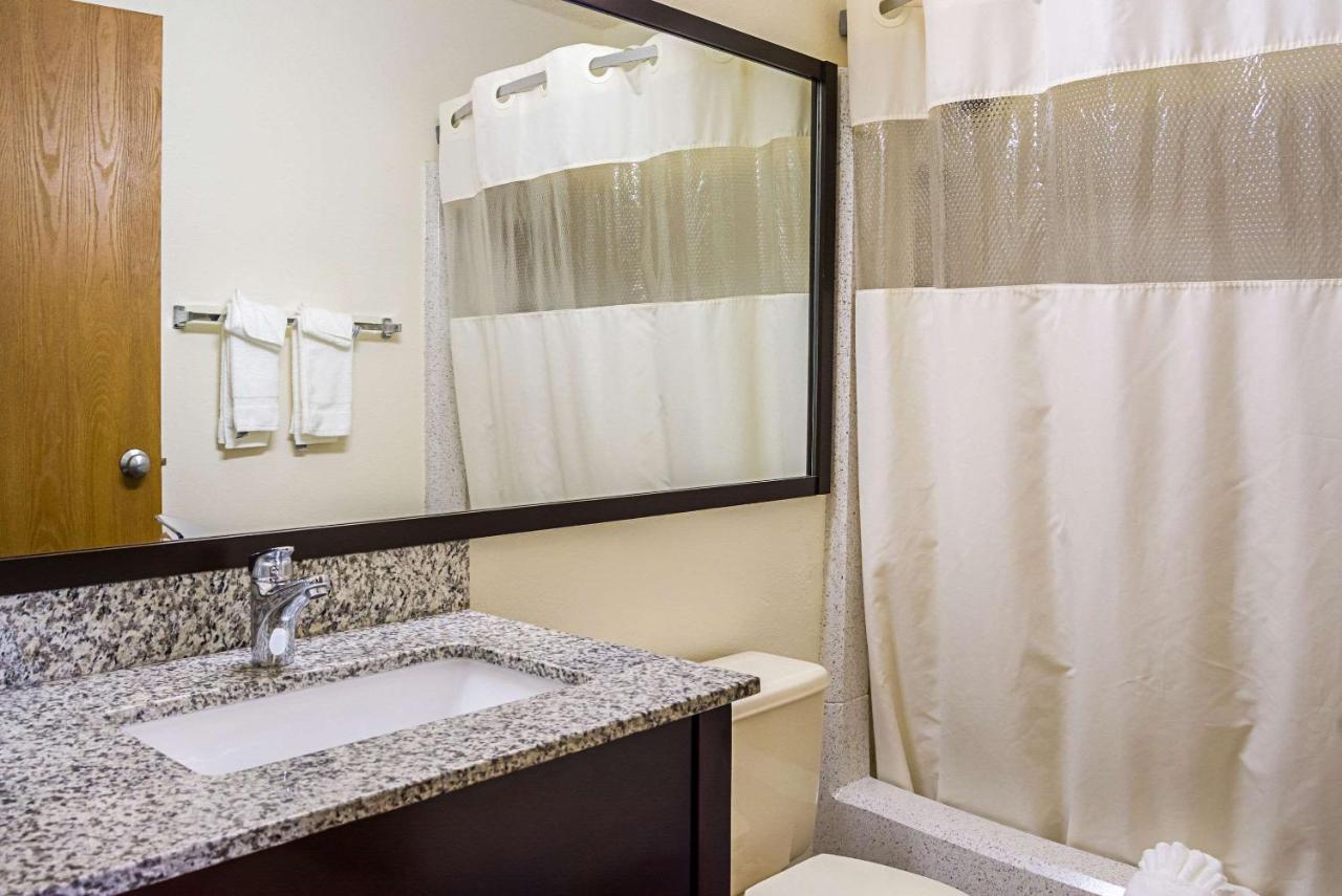 | Quality Inn & Suites Clackamas - Portland