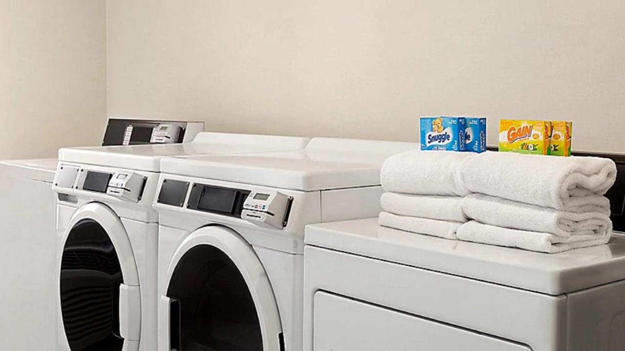 | Holiday Inn Express and Suites Pryor, an IHG Hotel