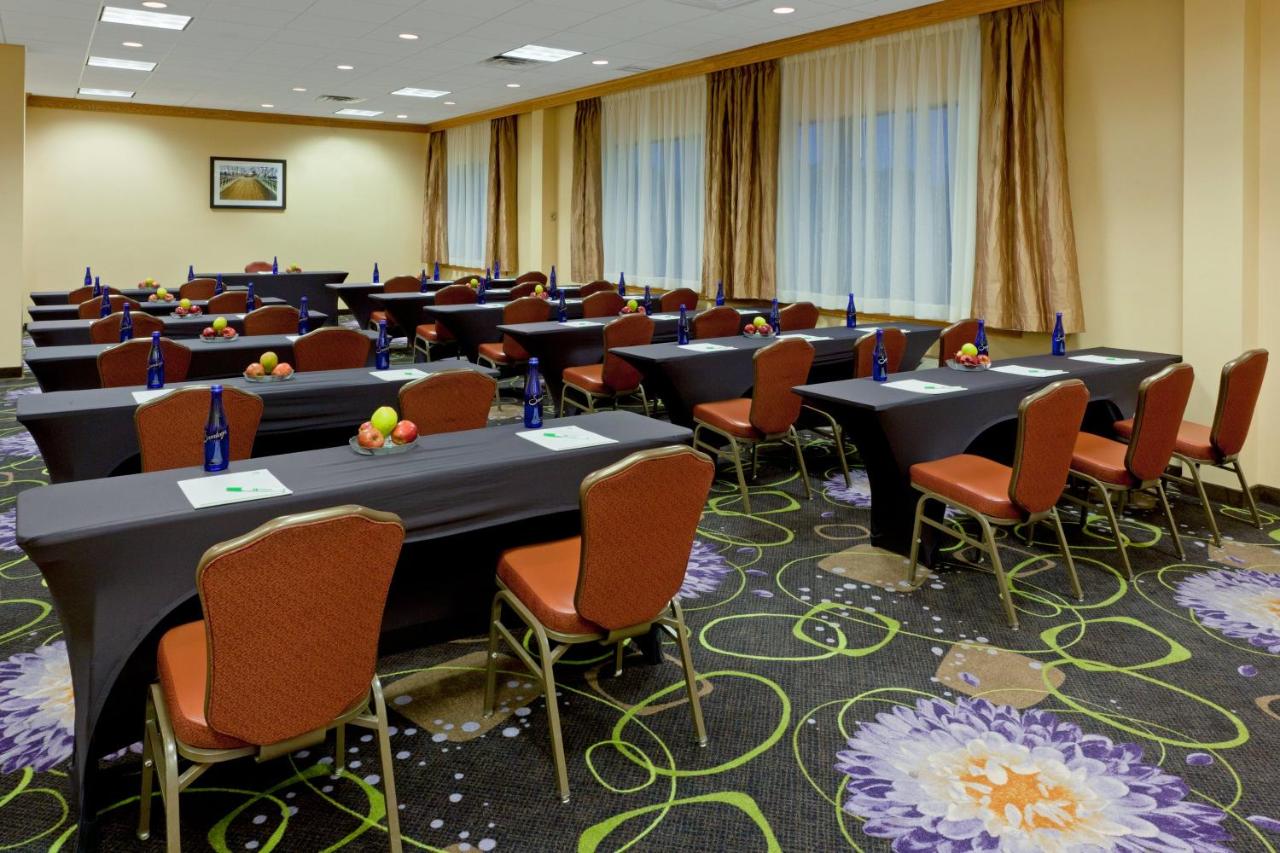  | Holiday Inn Clark - Newark, an IHG Hotel