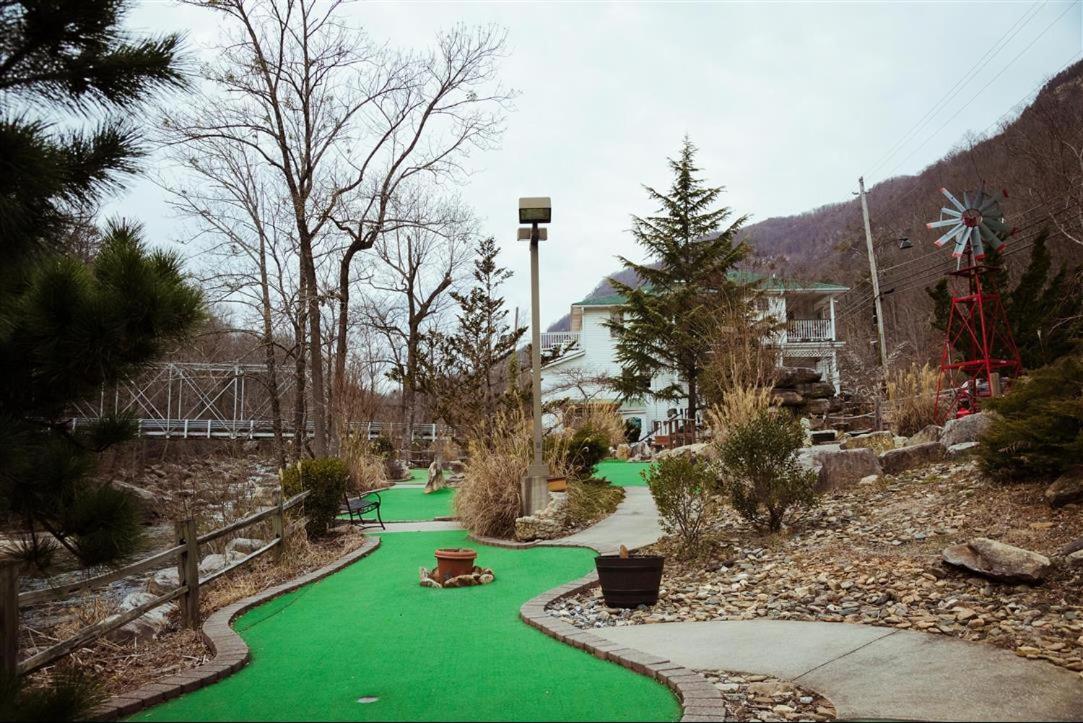| Broad River Inn