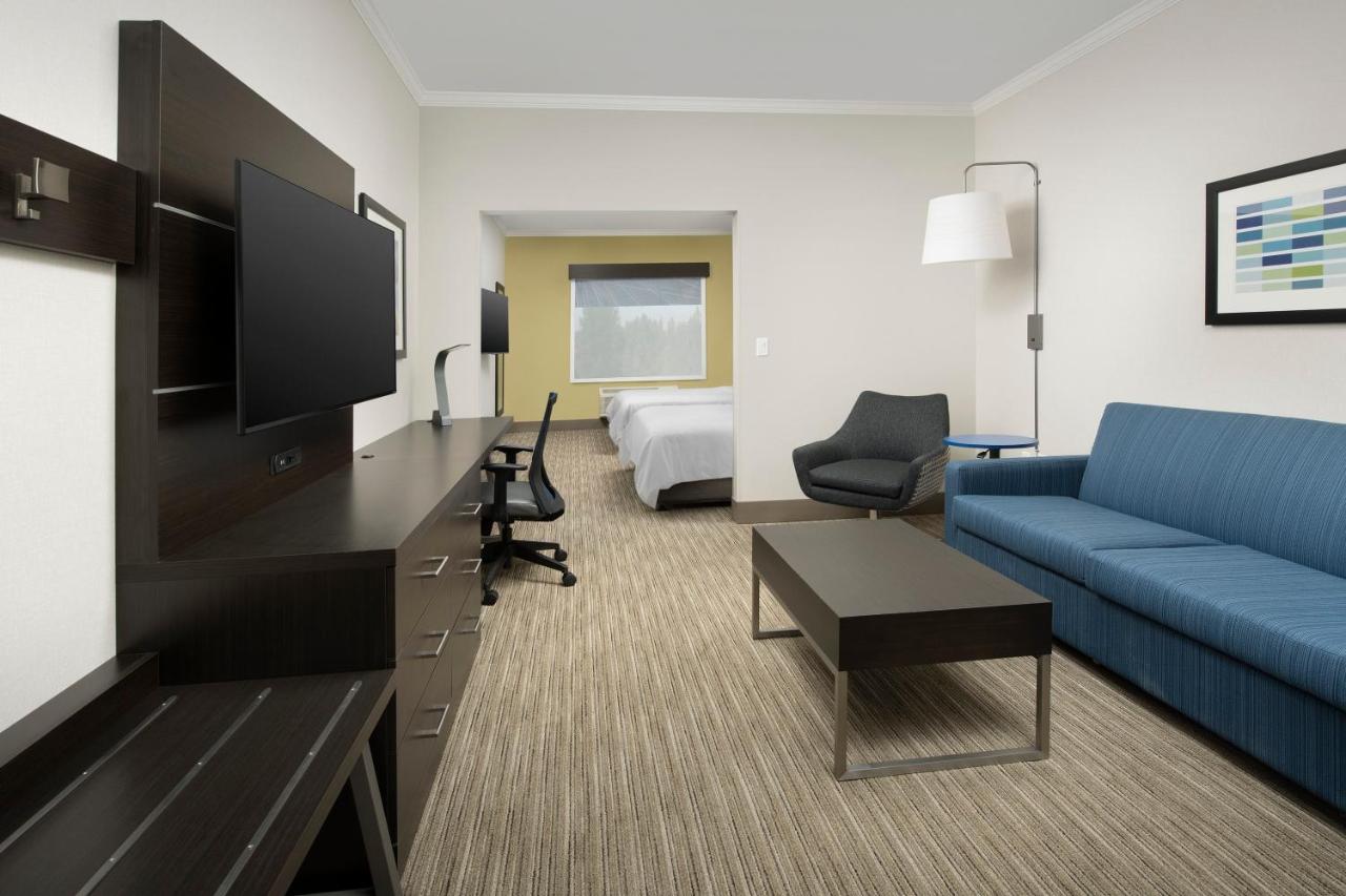 Suite - Mobility Access/Hearing Accessible at Holiday Inn Express Hotel & Suites Puyallup (Tacoma Area) by IHG